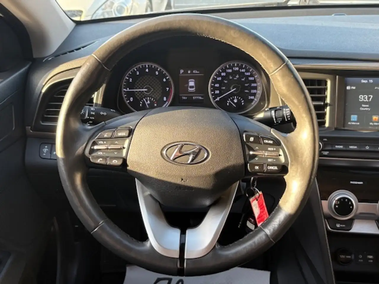 Hyundai ELANTRA снимка Hyundai ELANTRA