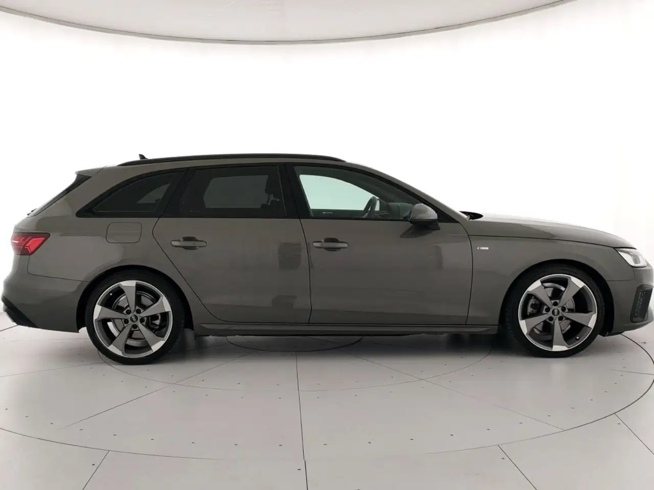 Audi A4 avant 35 2.0 tdi mhev s line edition 163cv s-troni 4