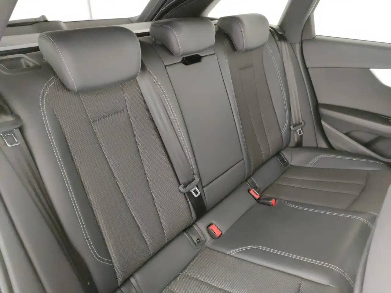 Audi A4 avant 35 2.0 tdi mhev s line edition 163cv s-troni 13