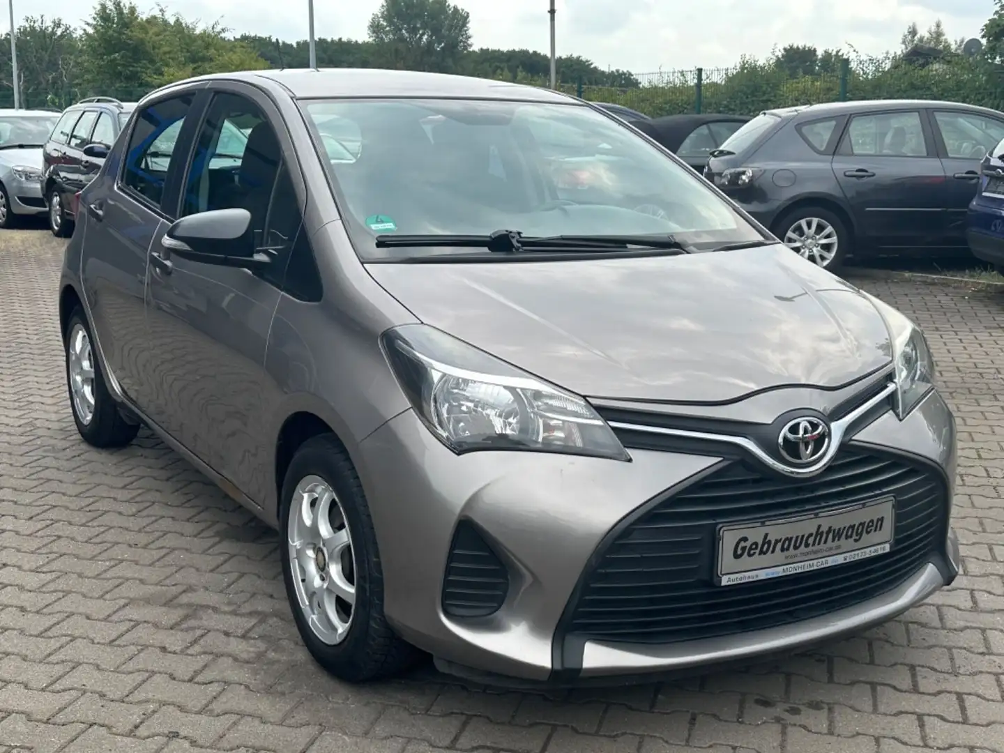 Toyota Yaris Basis Oro - 2