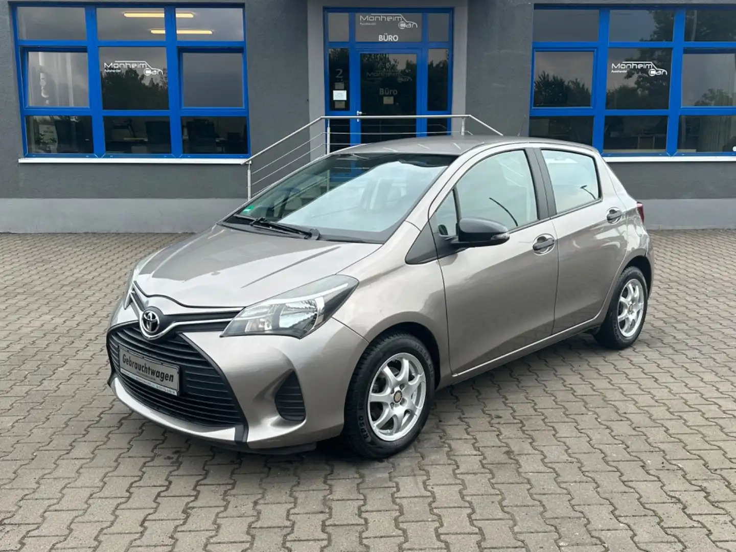 Toyota Yaris Basis Oro - 1