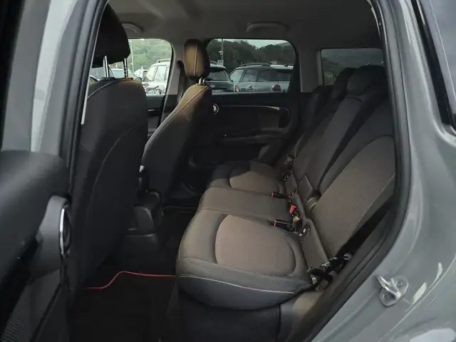 Mini Cooper Se view 7