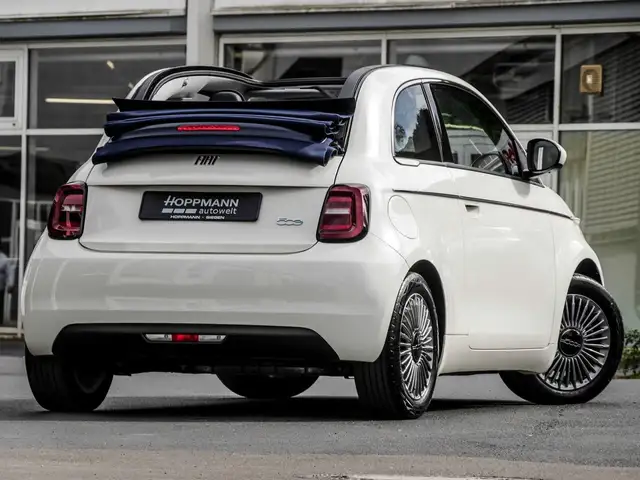 Fiat 500E view 2