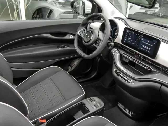 Fiat 500E view 3