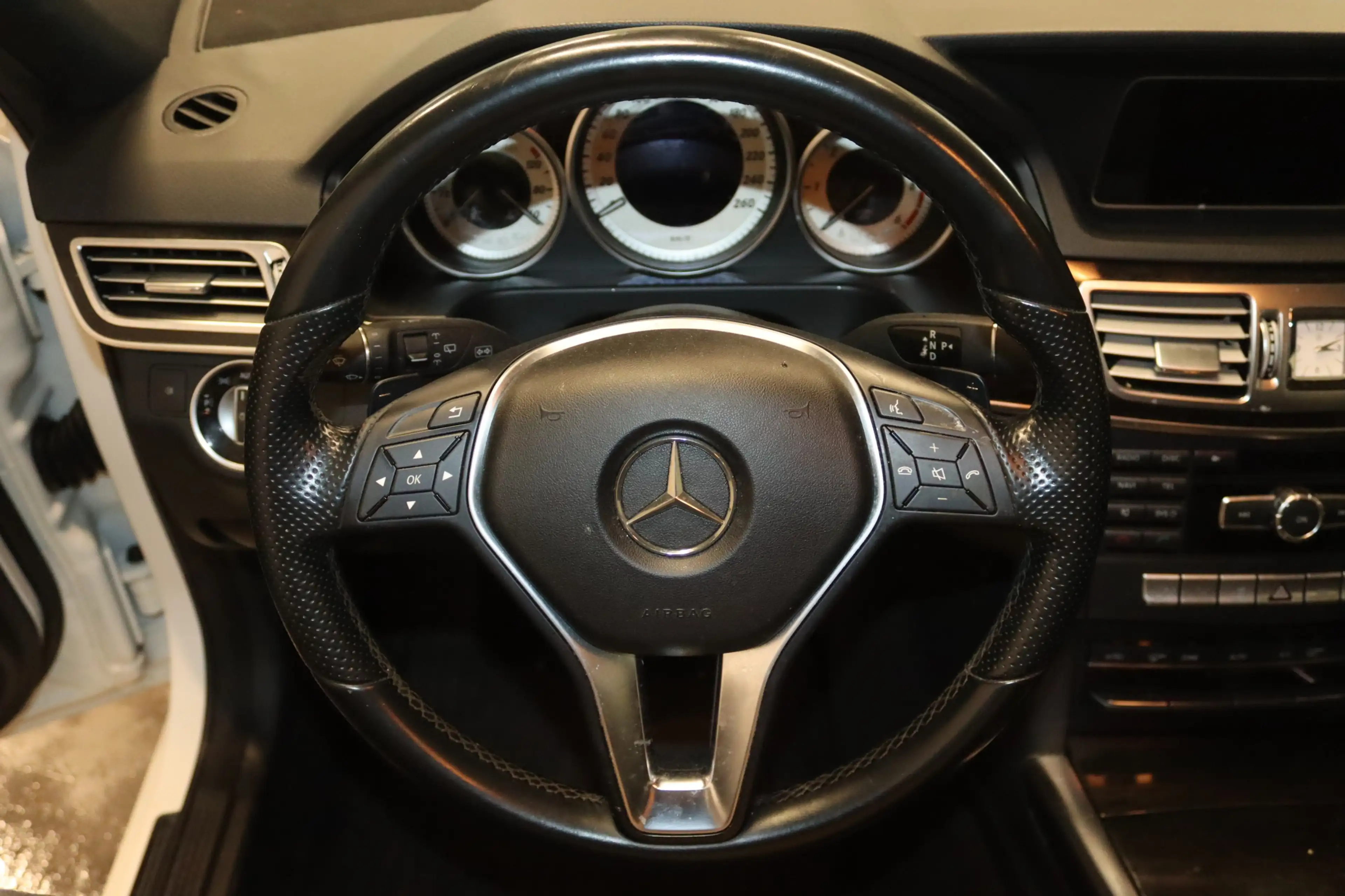 Mercedes-Benz E 220 CDI Avantgarde-Navi-Tempo-GSD-LED-SHZ-PDC- — photo 5