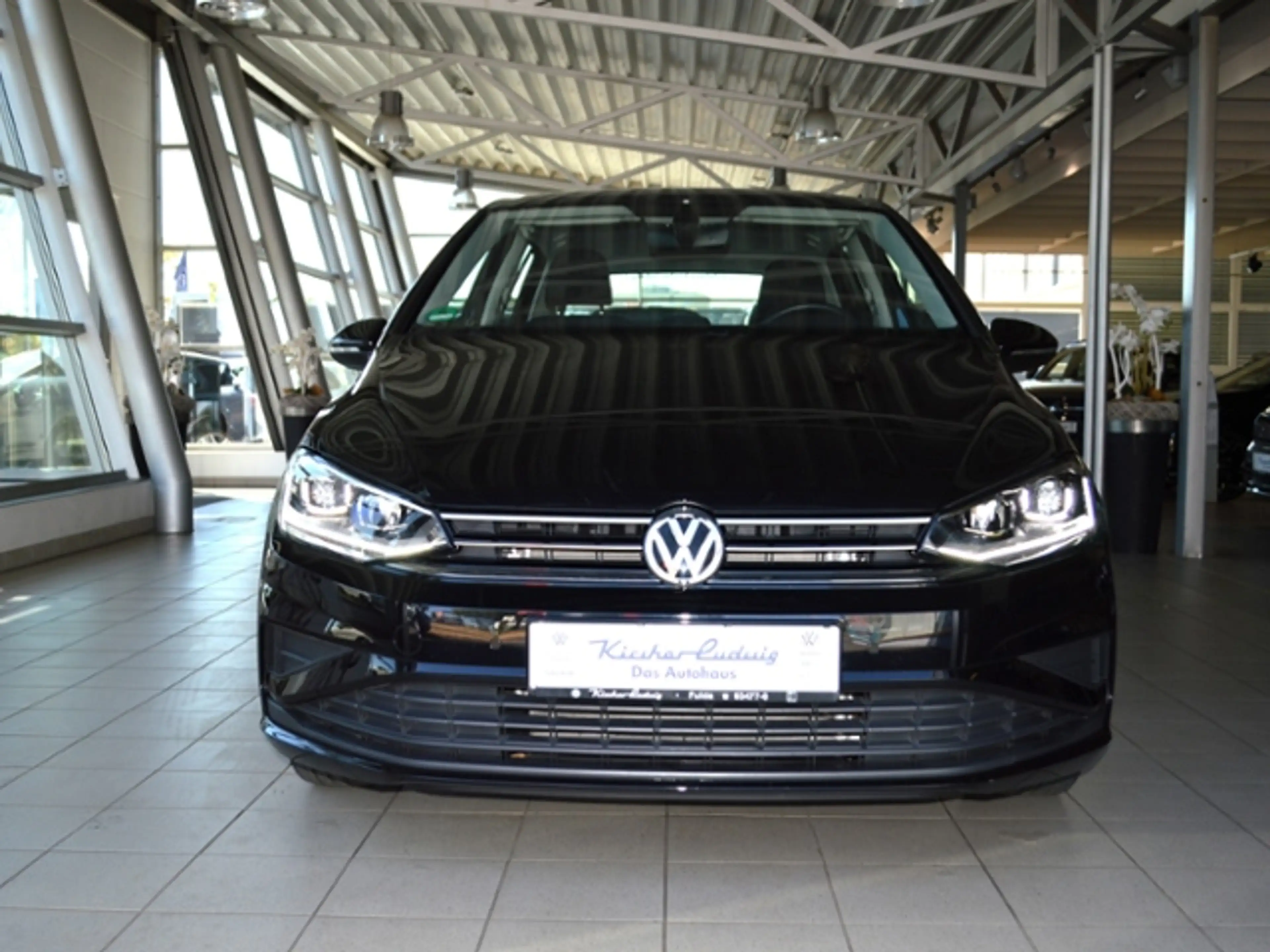 Volkswagen Golf Sportsvan 1,0 TSI DSG Trendline — photo 2