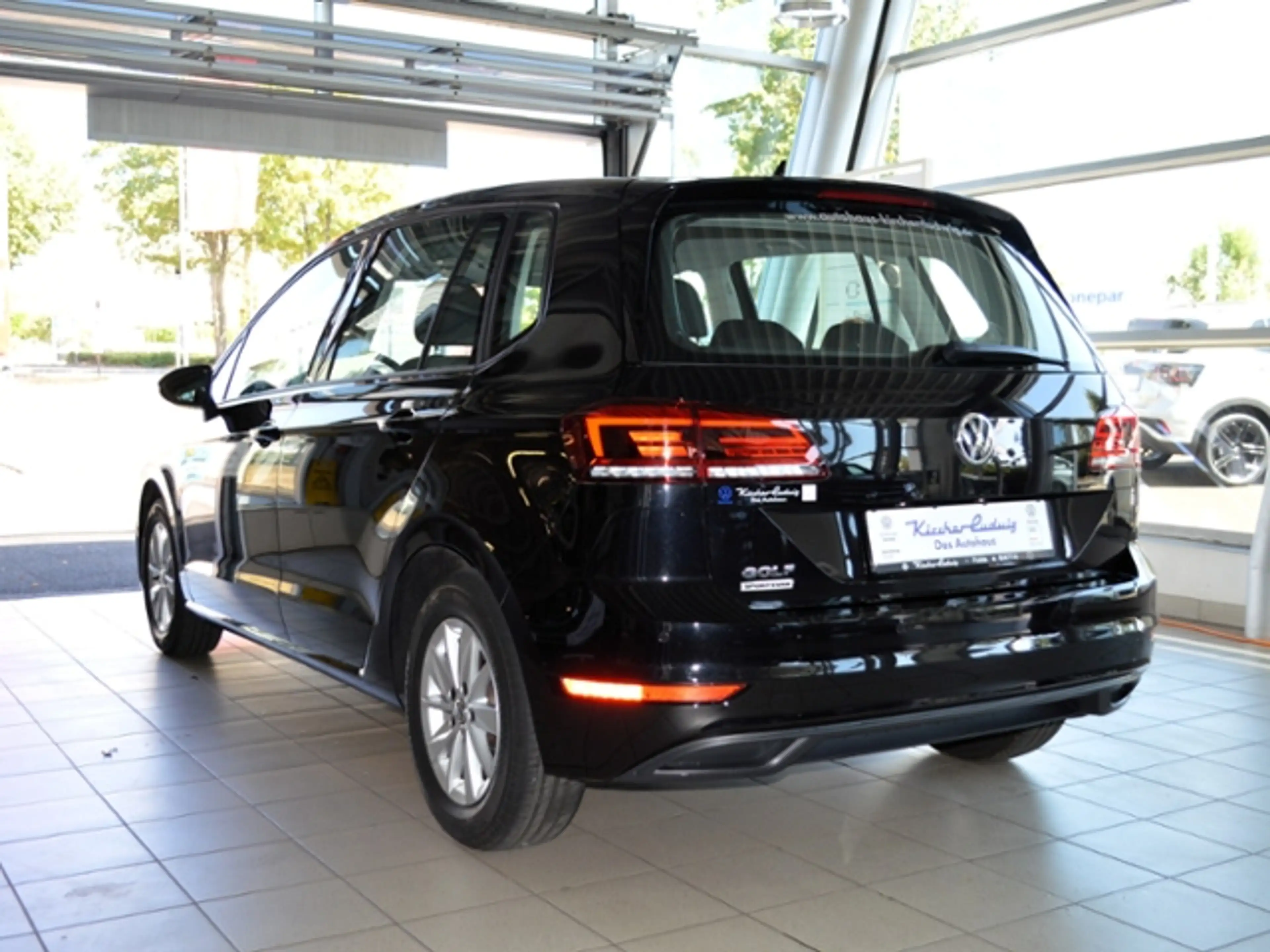 Volkswagen Golf Sportsvan 1,0 TSI DSG Trendline — photo 4