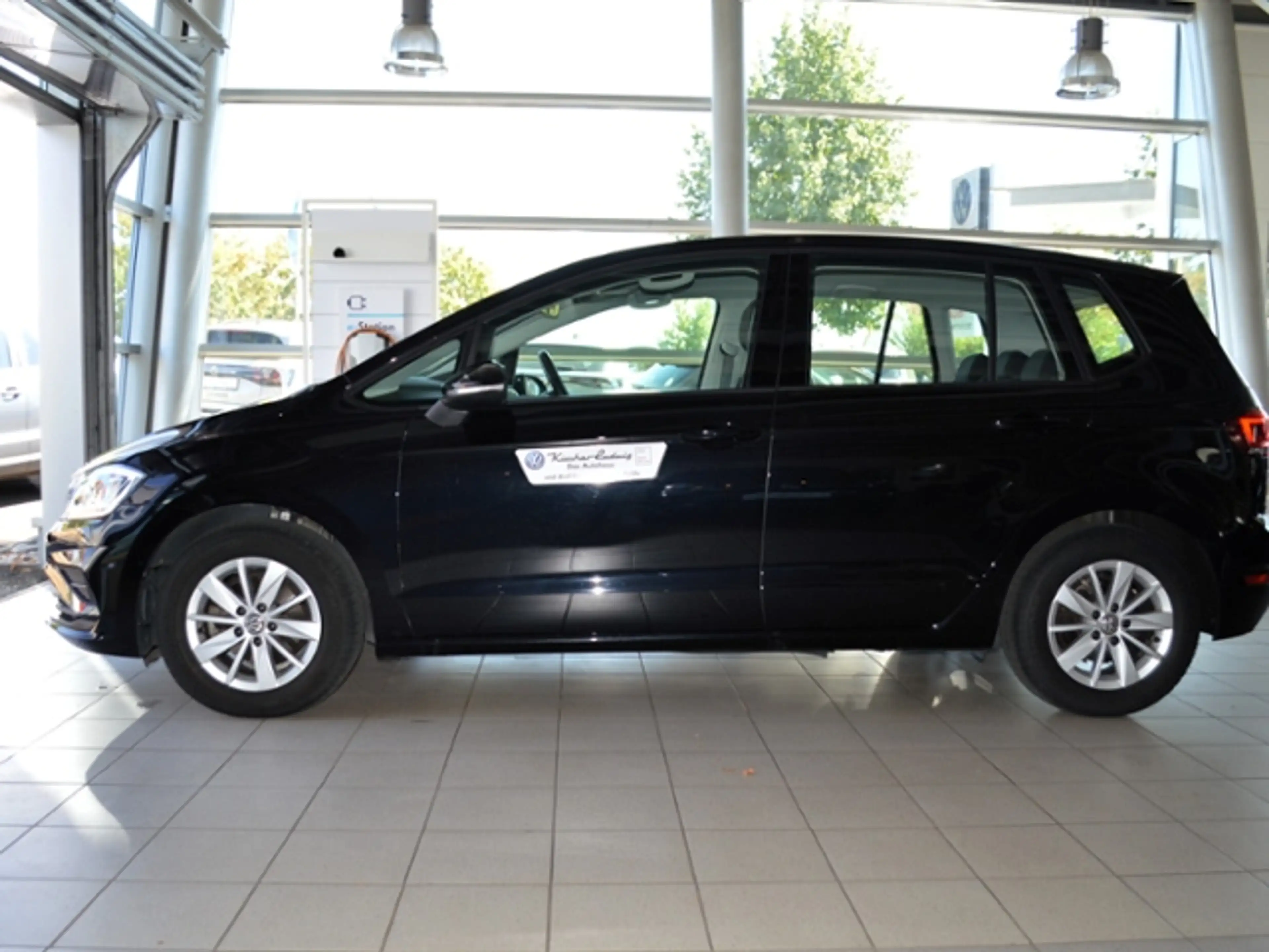 Volkswagen Golf Sportsvan 1,0 TSI DSG Trendline — photo 3