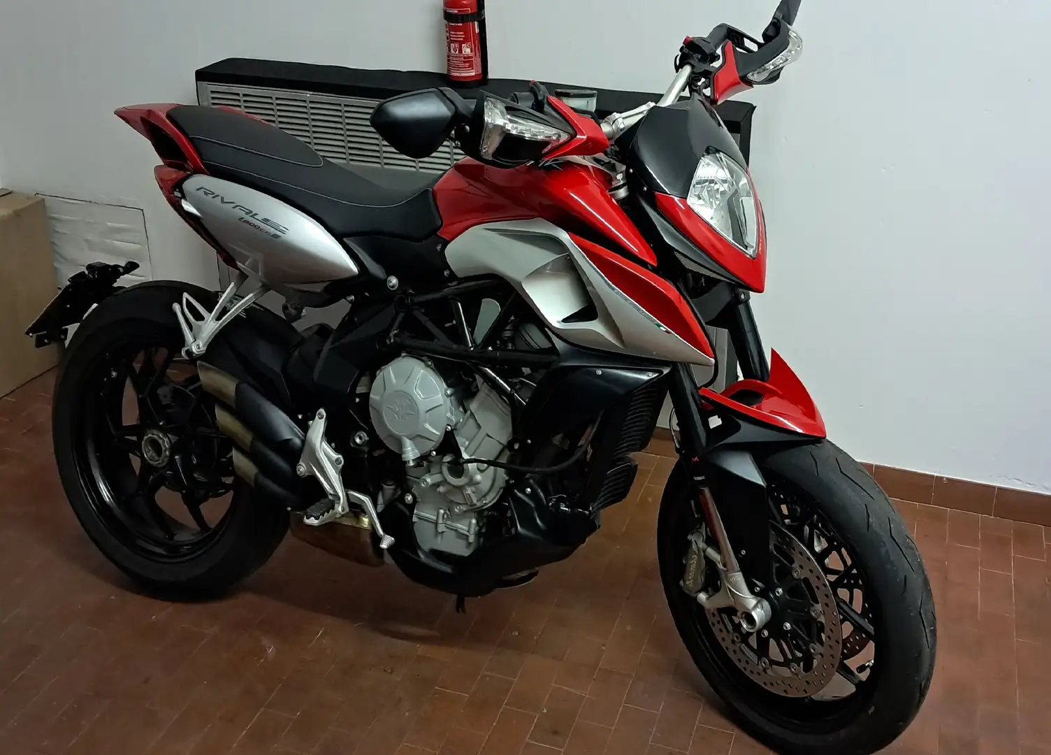 MV Agusta Rivale 800 Rot - 1