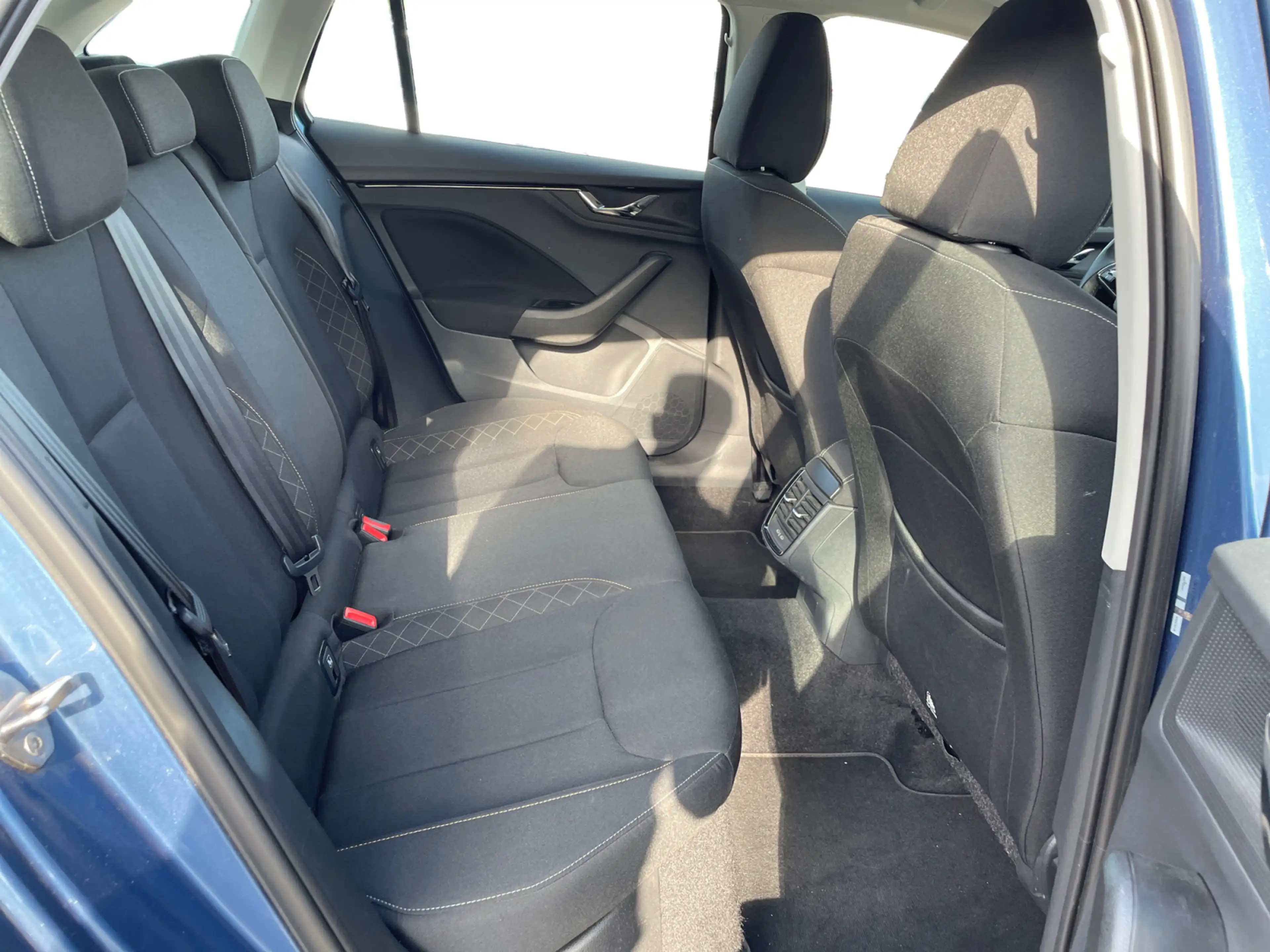 Skoda Scala Ambition 1.0TSI DSG Mirror Link LED PDC SH — photo 11
