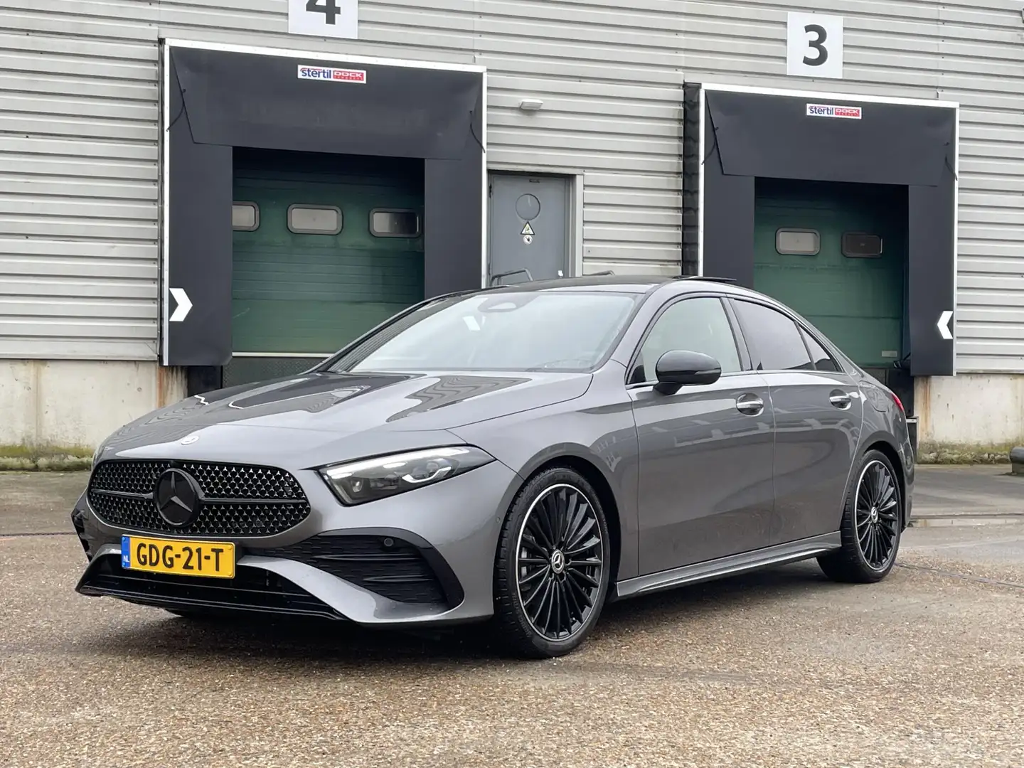 Mercedes-Benz A 180 Limousine Star Edition AMG Line | Night Pakket | W Grijs - 2