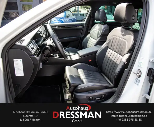 Skoda Superb view 12