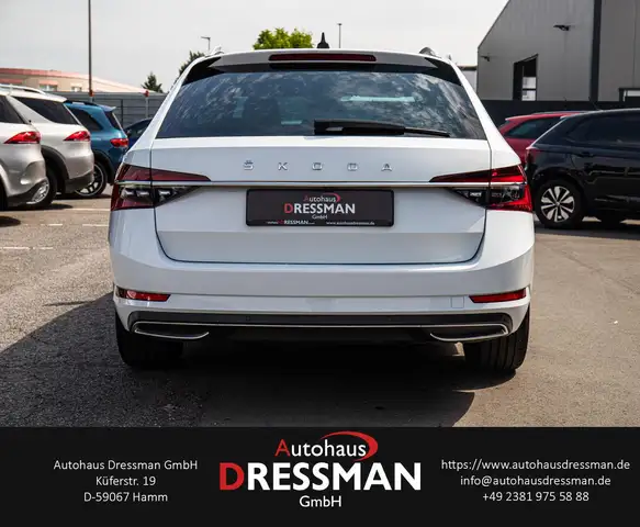 Skoda Superb view 5