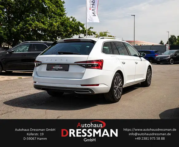 Skoda Superb view 4