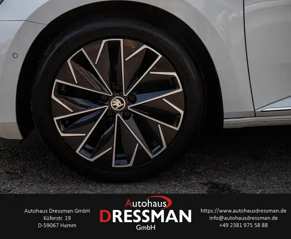 Skoda Superb view 8