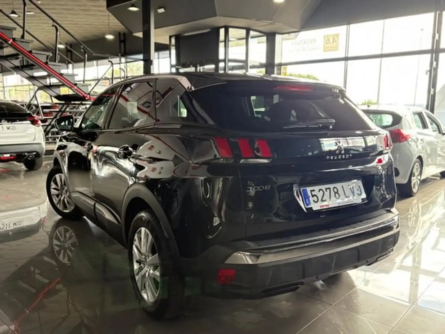 Peugeot 3008 1.6 Blue HDi Negro - 2