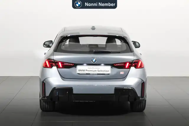 BMW 1 Series view 4