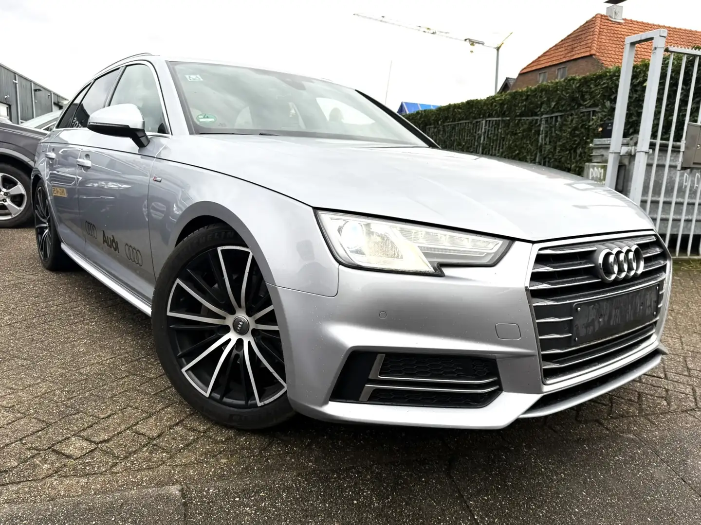Audi A4 Avant 2.0 TDI 191PK AUTOMAAT XENON/NAVI/DIGI DASH/ Grijs - 1