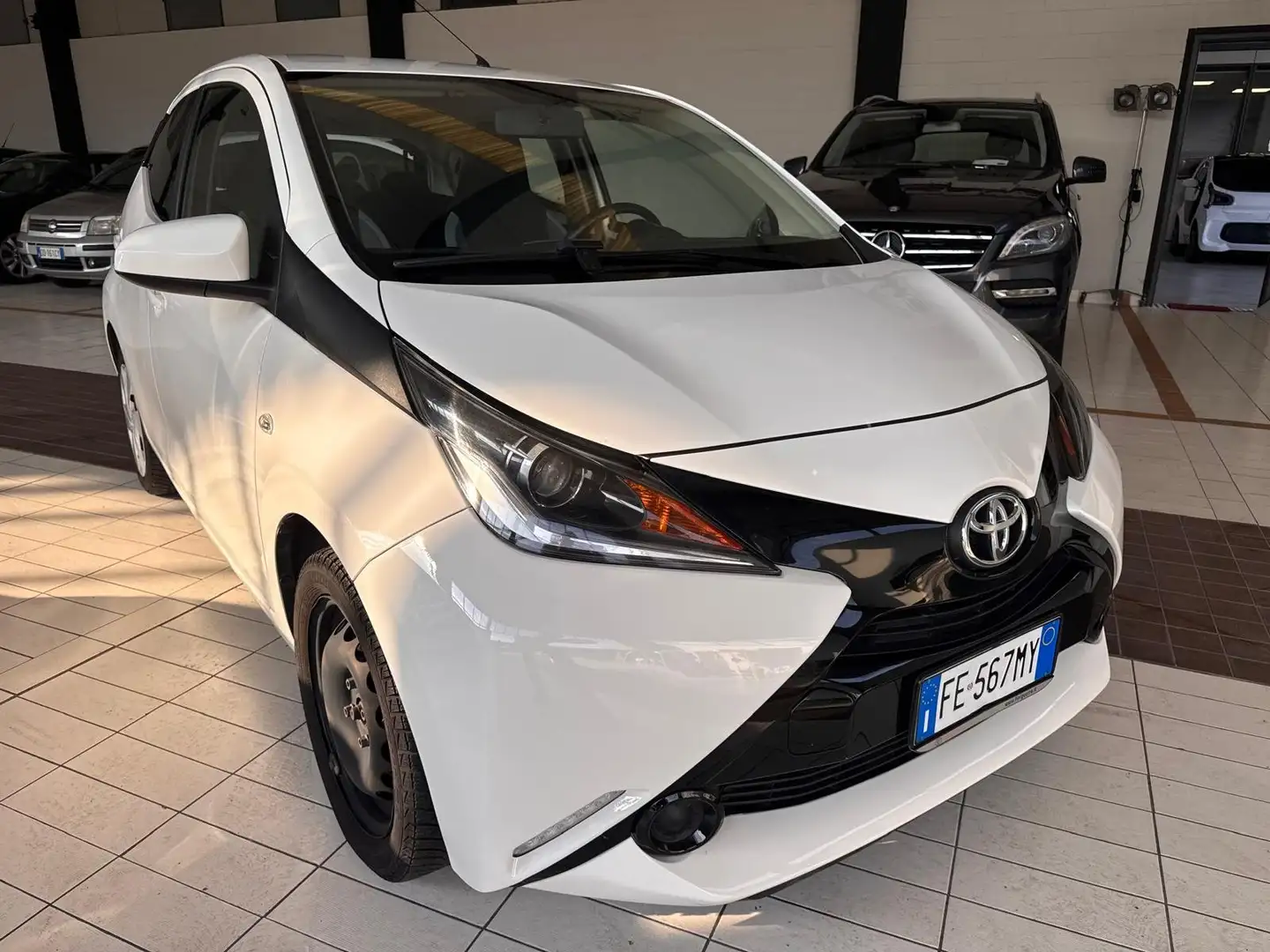Toyota Aygo Aygo II 2014 5p 1.0 x-pure Bianco - 2