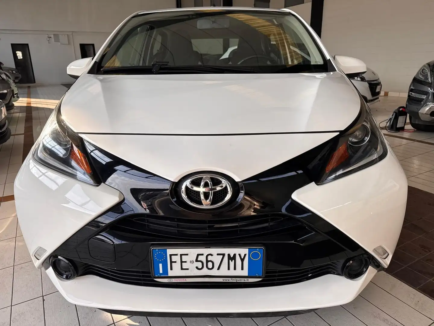 Toyota Aygo Aygo II 2014 5p 1.0 x-pure Bianco - 1