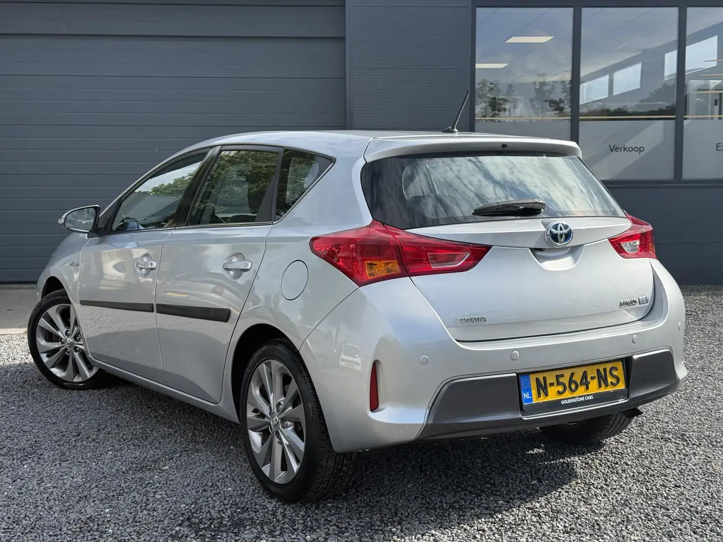 Toyota Auris 1.8 Hybrid Executive 1e Eigenaar,Camera,Navi,Clima Grijs - 2
