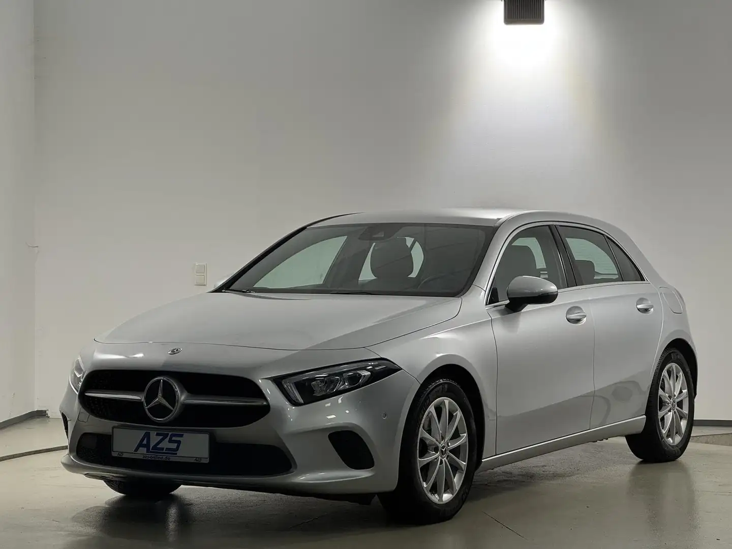 Mercedes-Benz A 220 Progressive LED Navi Virtual Keyless Silber - 2