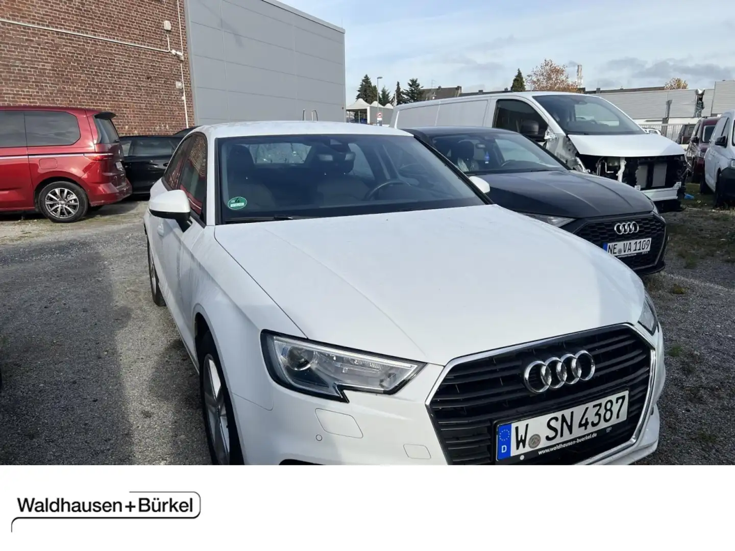 Audi A3 Limousine 35 TFSI S-tronic basis Klima Xenon Navi Weiß - 1