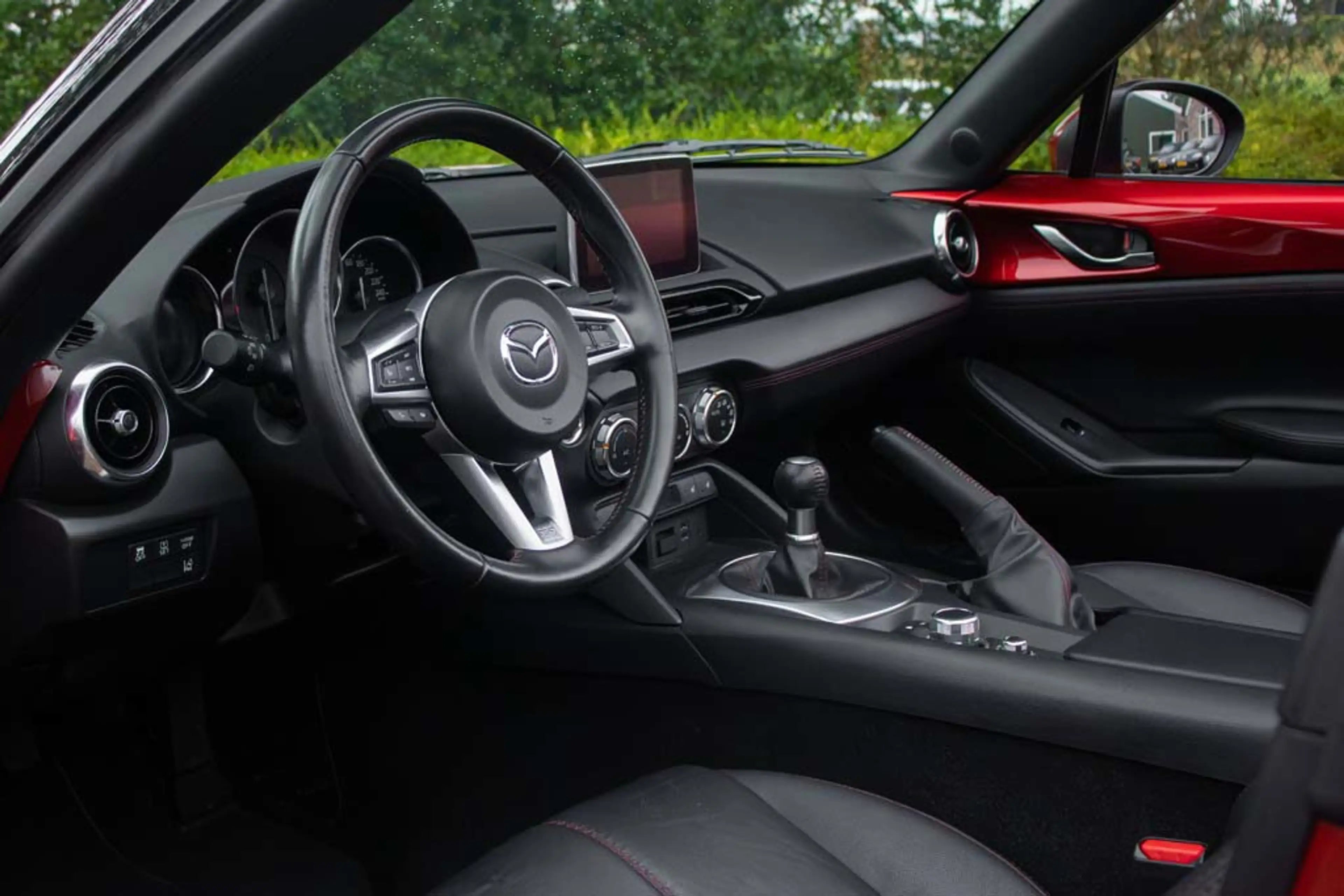 Mazda MX-5 ND 2.0l SkyActiv-G 160 GT-M Soul Red Metallic — photo 14