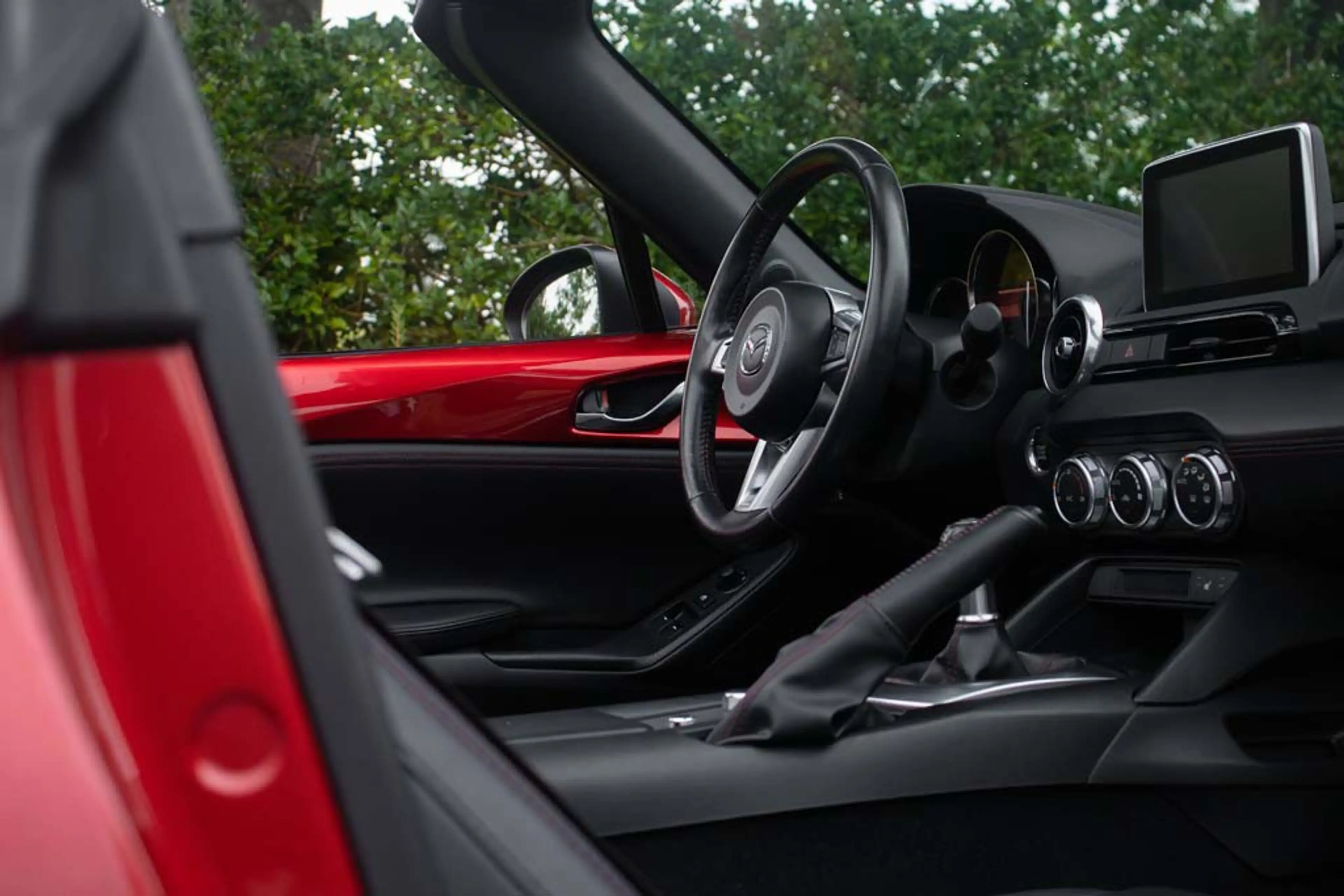 Mazda MX-5 ND 2.0l SkyActiv-G 160 GT-M Soul Red Metallic — photo 13