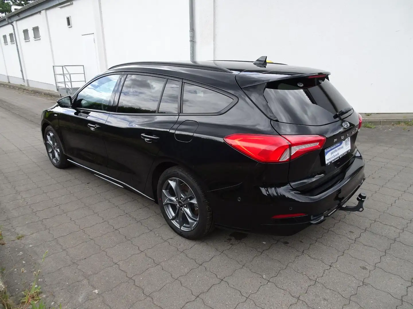Ford Focus 1,0 EcoBoost Hybrid 114kW ST-Line X Tur. Schwarz - 2