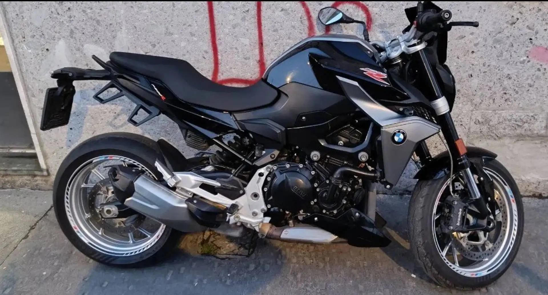 BMW F 900 R - 1