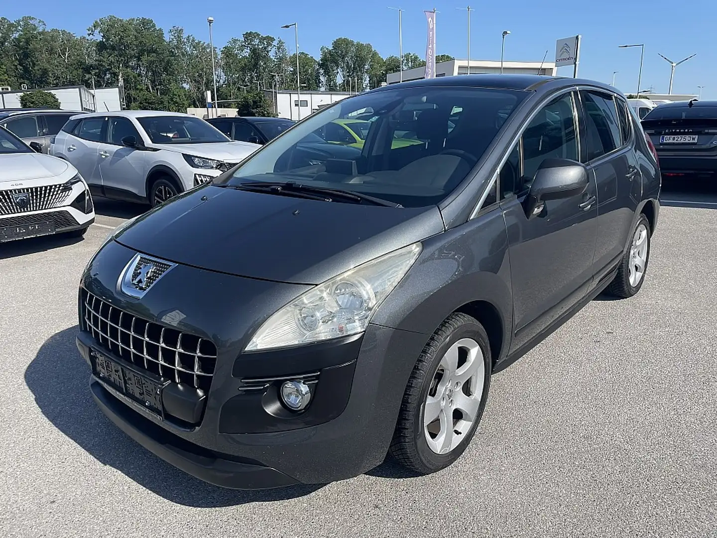 Peugeot 3008 1,6 HDi 115 FAP Lion Edition Grau - 1