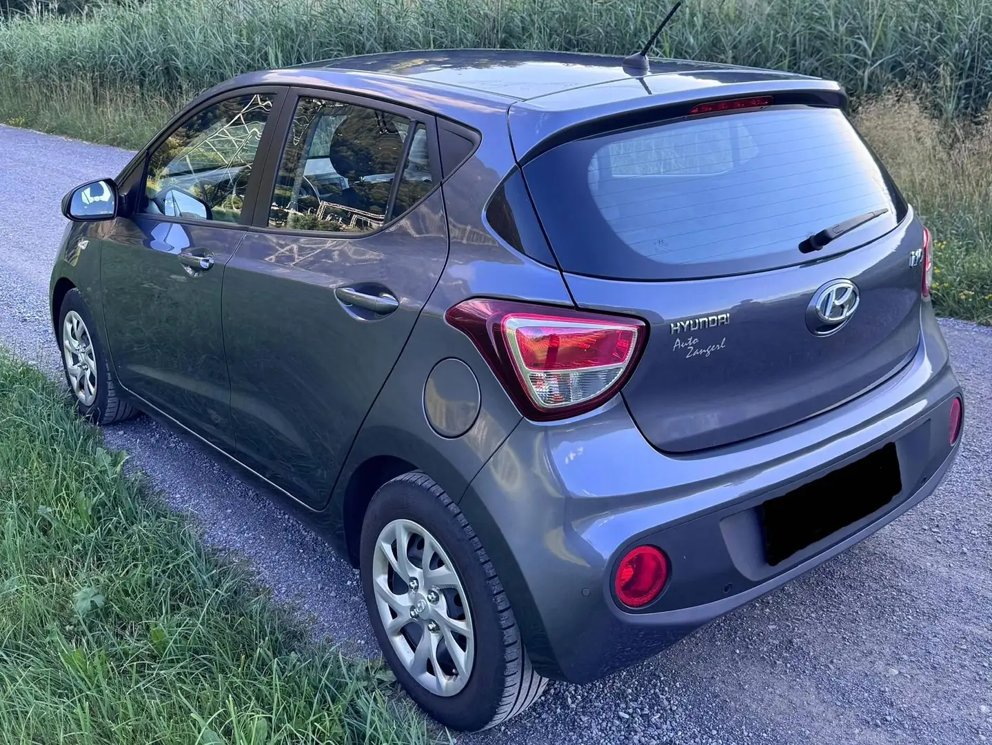 Hyundai i10 i10 1,0 Run Run Grau - 2
