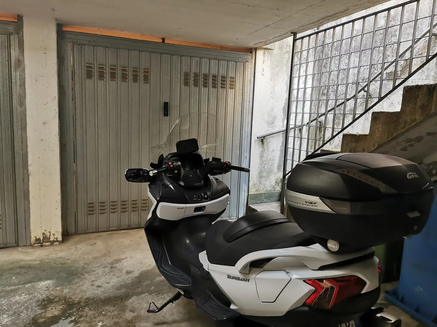 Suzuki Burgman 650 Alb - 2