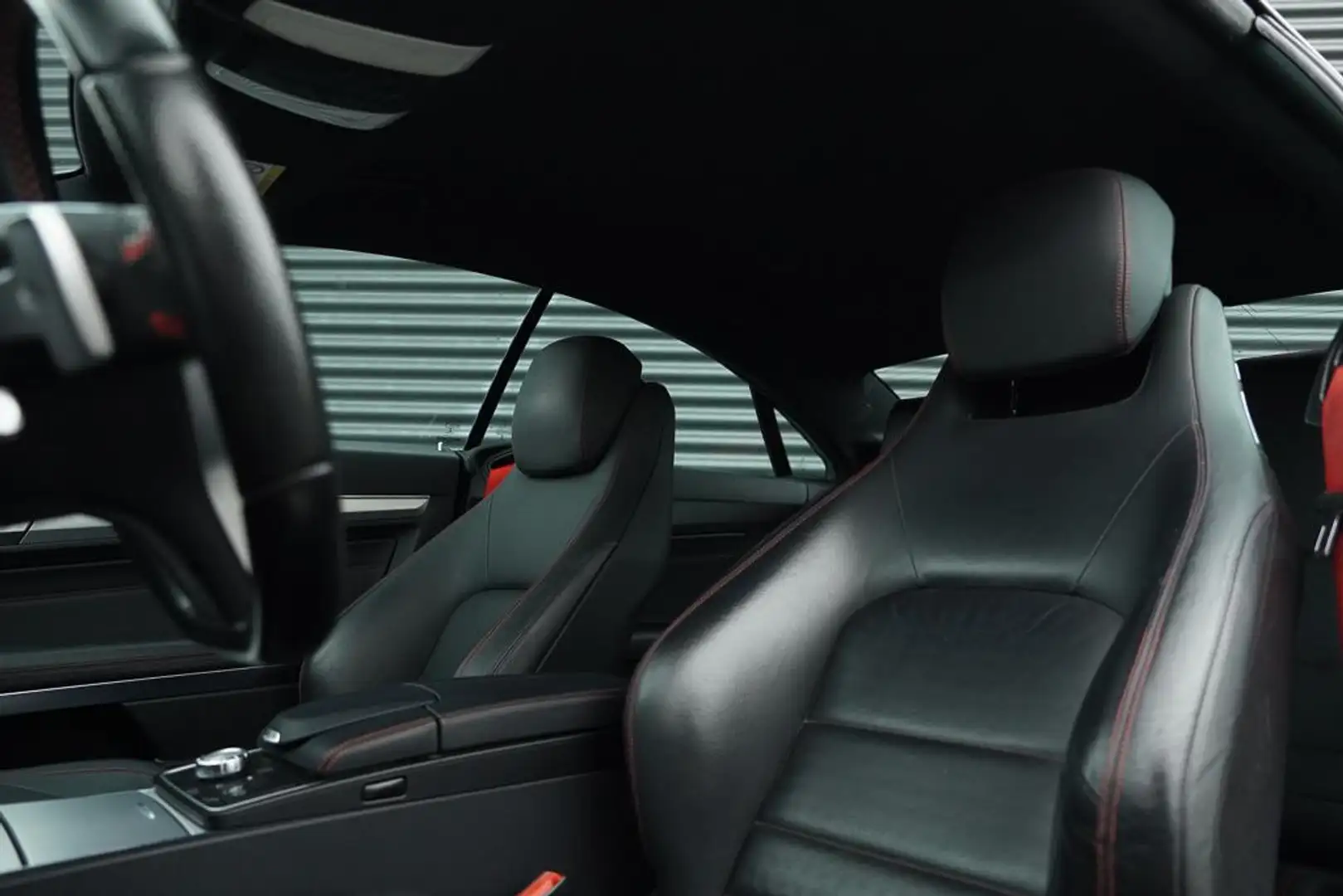 Mercedes-Benz E 200 Coupé Prestige / AMG / Leder / ILS / Trekhaak / NL Gris - 2