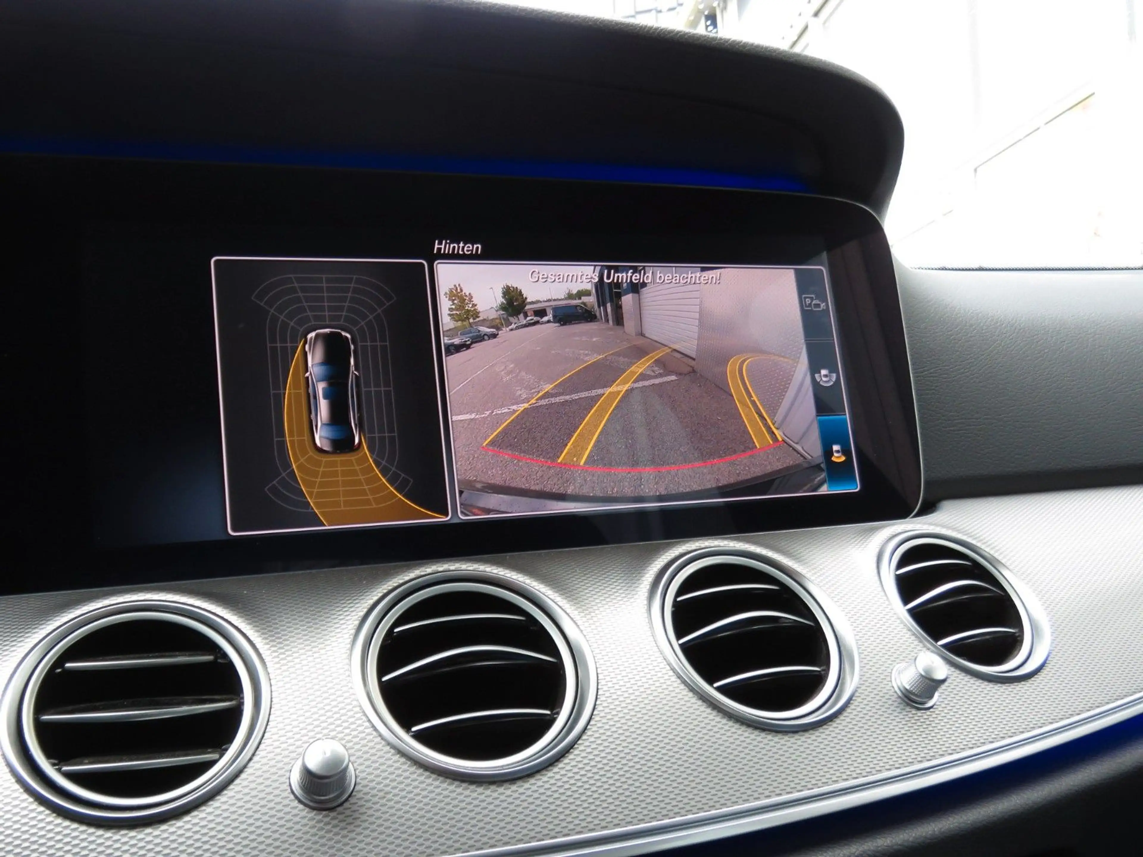 Mercedes-Benz E 220 d Limousine HUD STDHZG NAVI LED TEILLEDER — photo 9