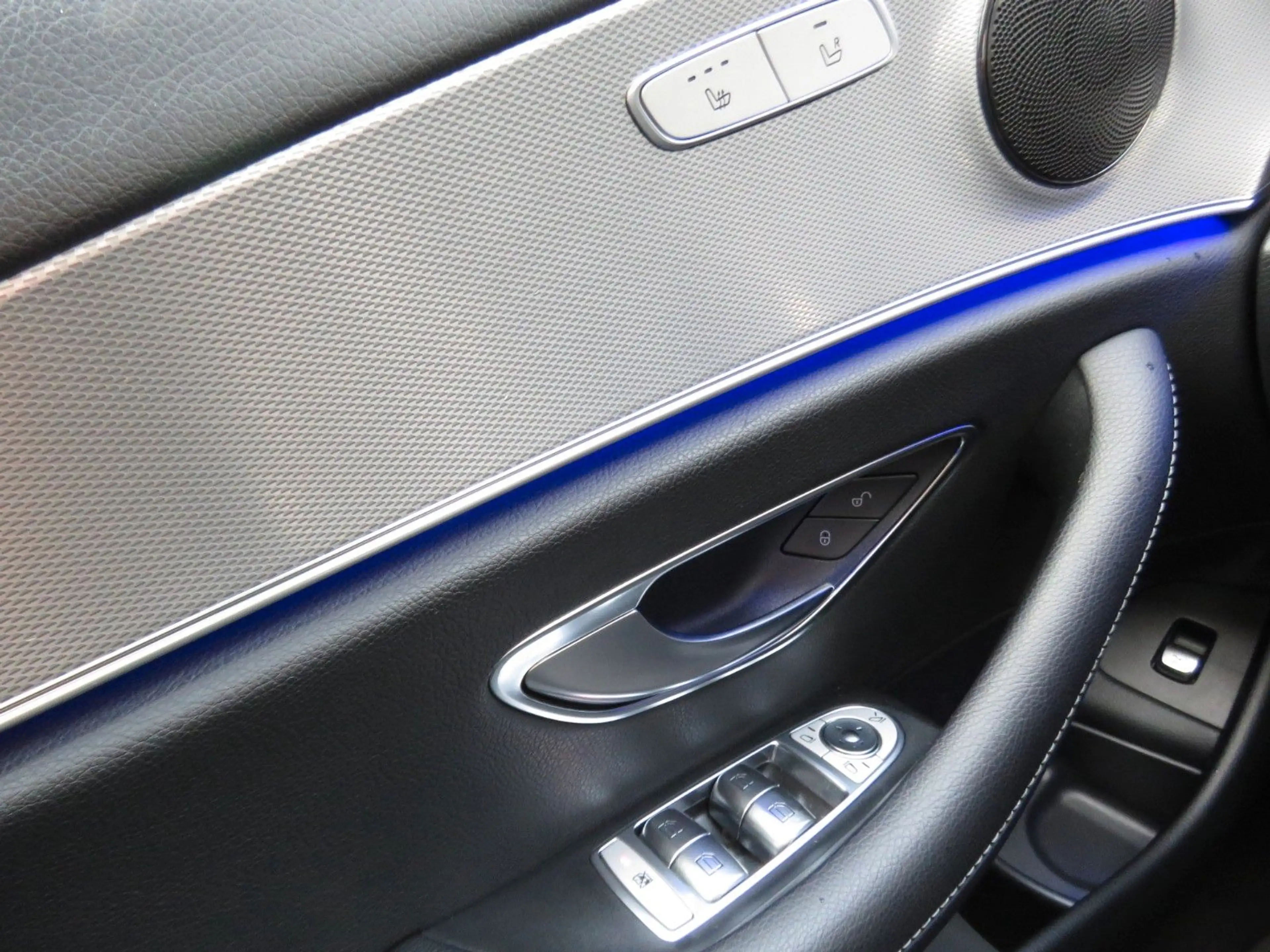 Mercedes-Benz E 220 d Limousine HUD STDHZG NAVI LED TEILLEDER — photo 6