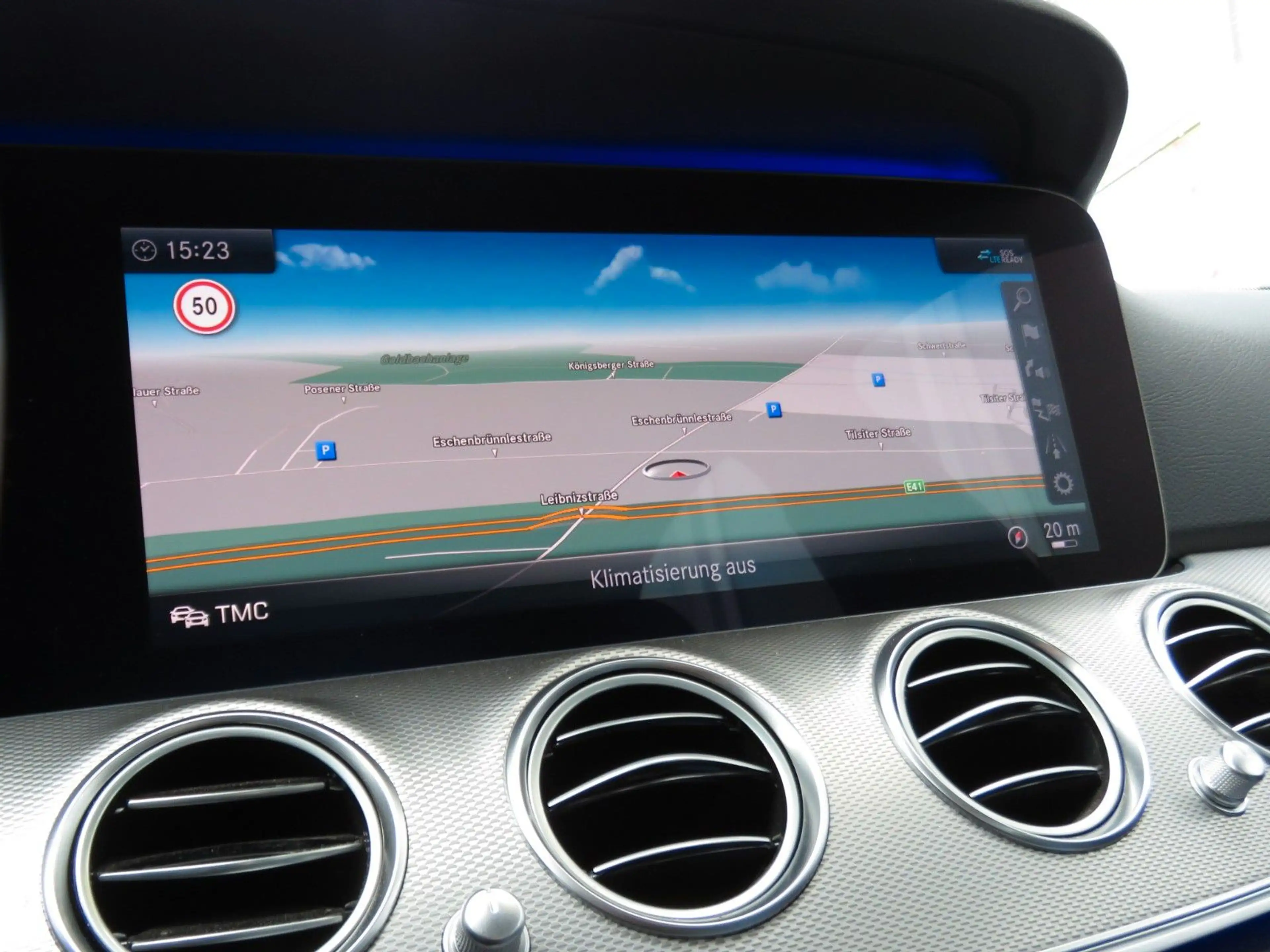 Mercedes-Benz E 220 d Limousine HUD STDHZG NAVI LED TEILLEDER — photo 10