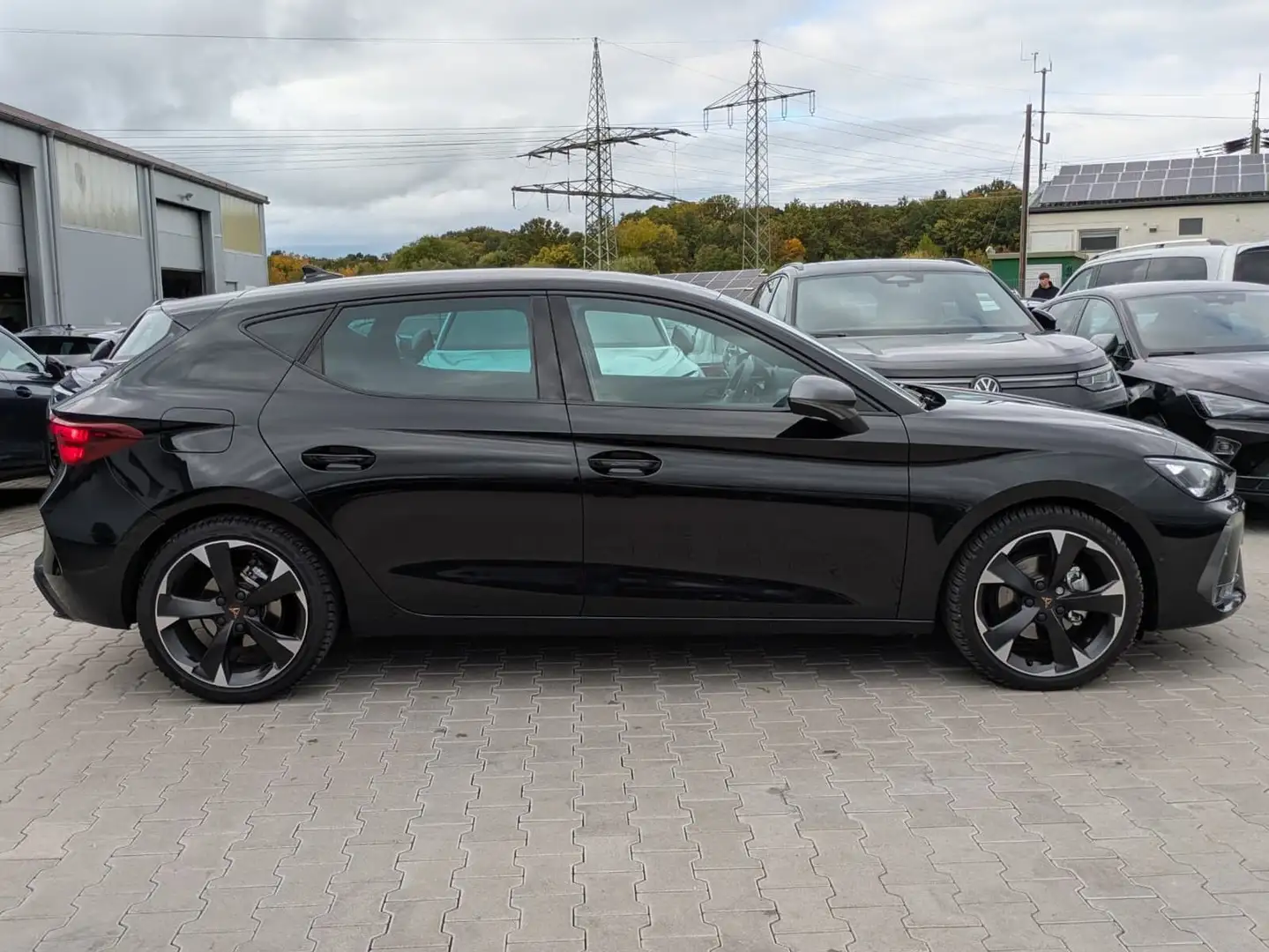 CUPRA Leon 2.0 TDI MATRIX*Dinamica*Sennheiser*Int.DRIV Schwarz - 2