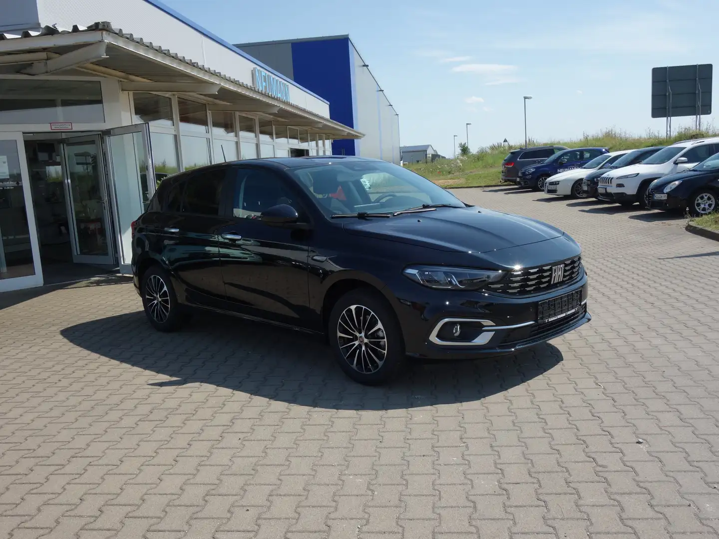 Fiat Tipo 1.6 MultiJet Life LED/RfK/PDC/ACC/Uconnect 10,25" Schwarz - 2