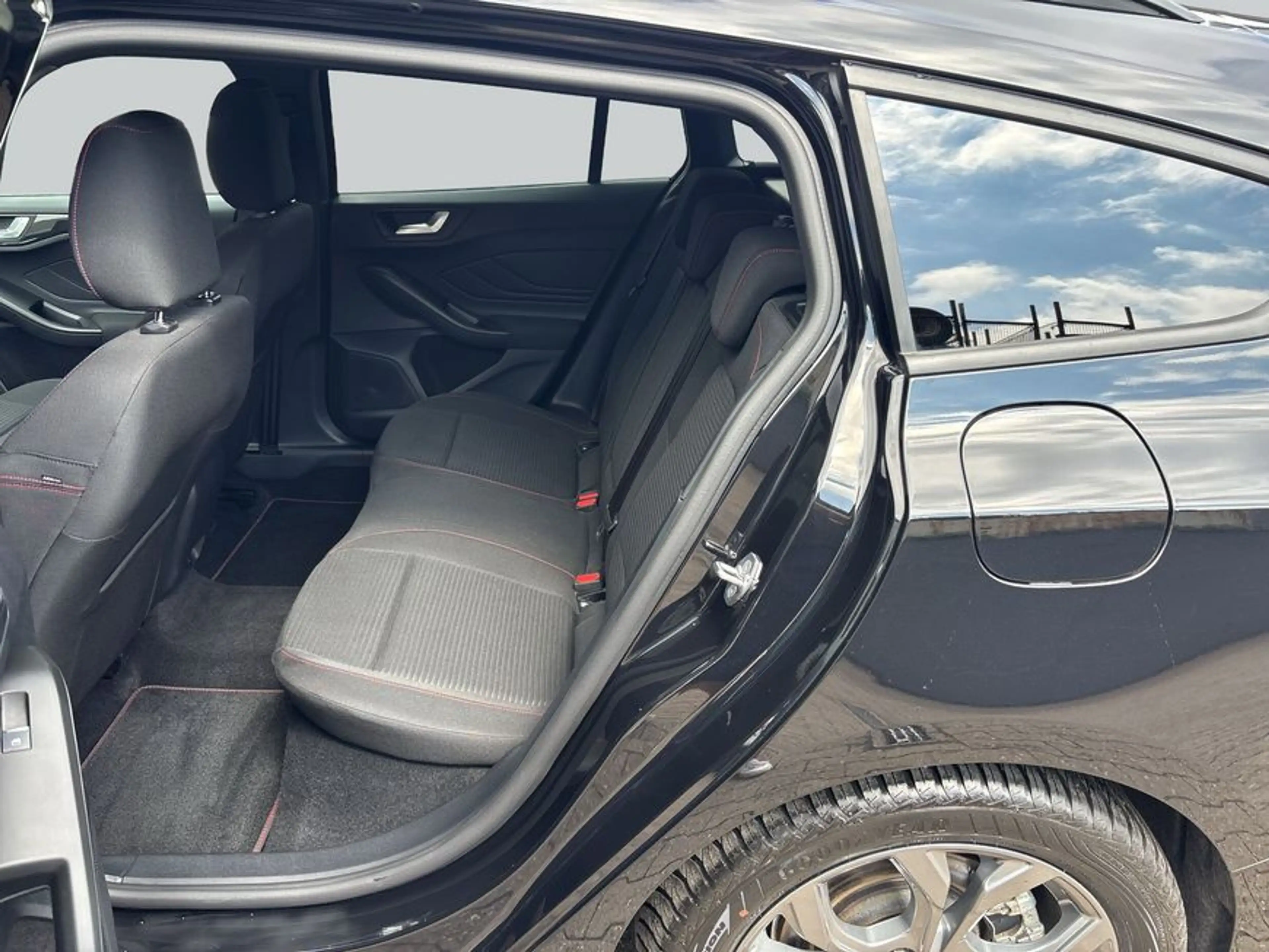 Ford Focus Turnier 1.0 EcoBoost Hybrid Aut. ST-LINE X — photo 11