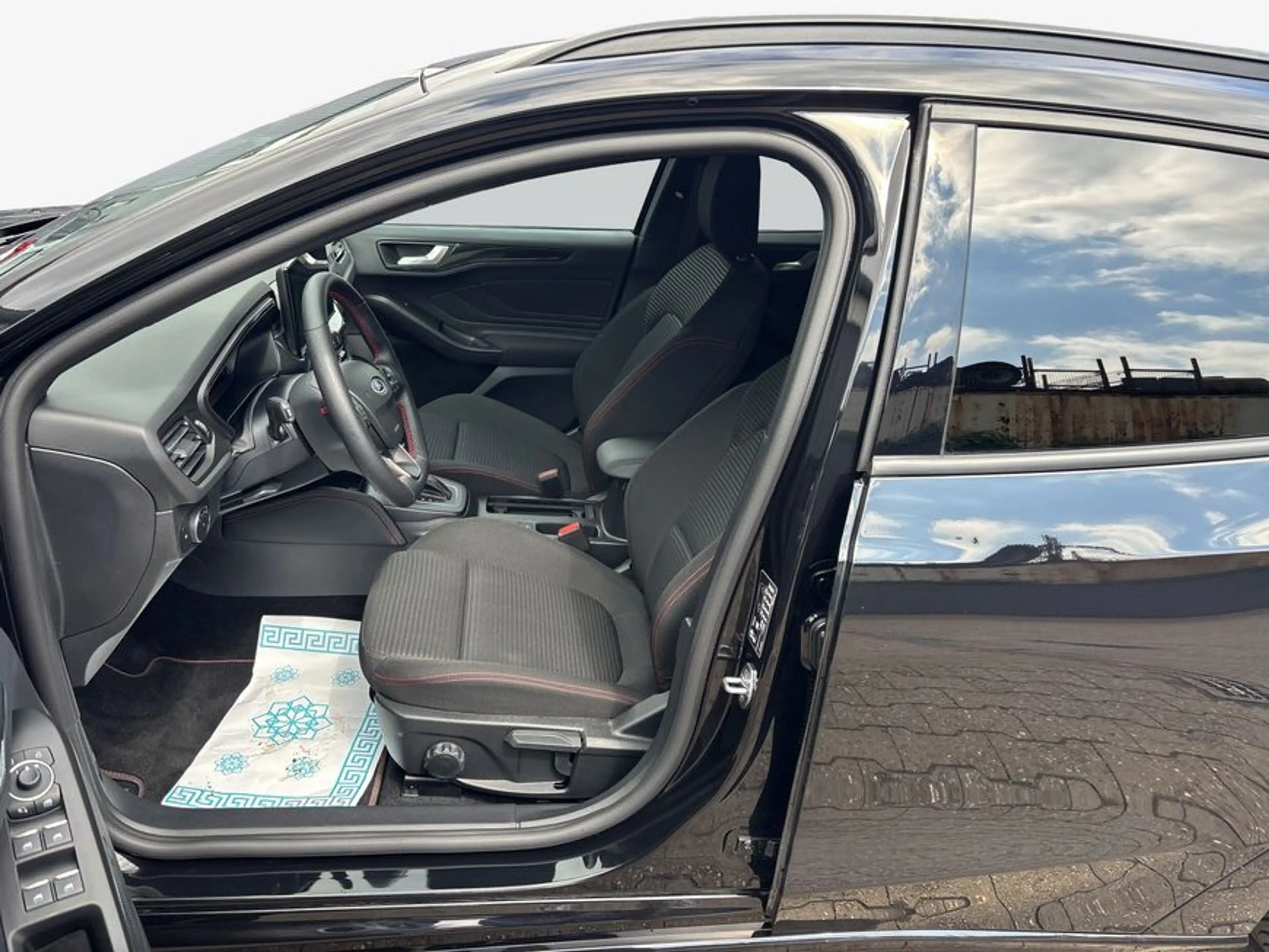 Ford Focus Turnier 1.0 EcoBoost Hybrid Aut. ST-LINE X — photo 10