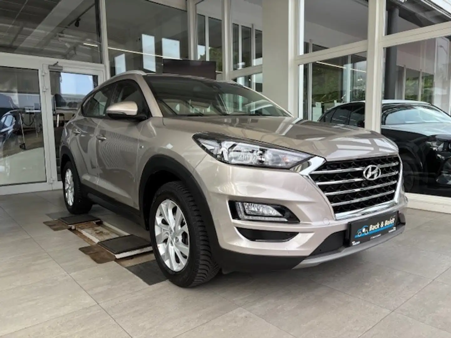 Hyundai TUCSON Trend 1.6 CRDI NAVI+KLIMA+AHK+KAMERA - 2
