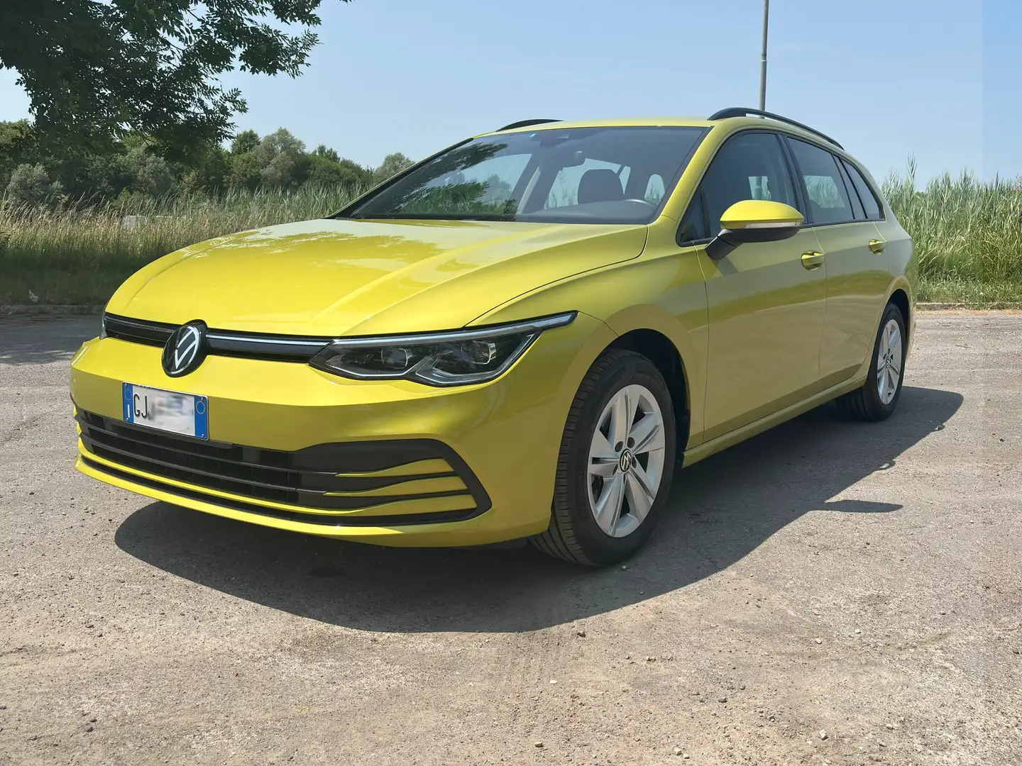 Volkswagen Golf Variant Golf VIII 2020 Variant 1.5 tgi Life 130cv Giallo - 2