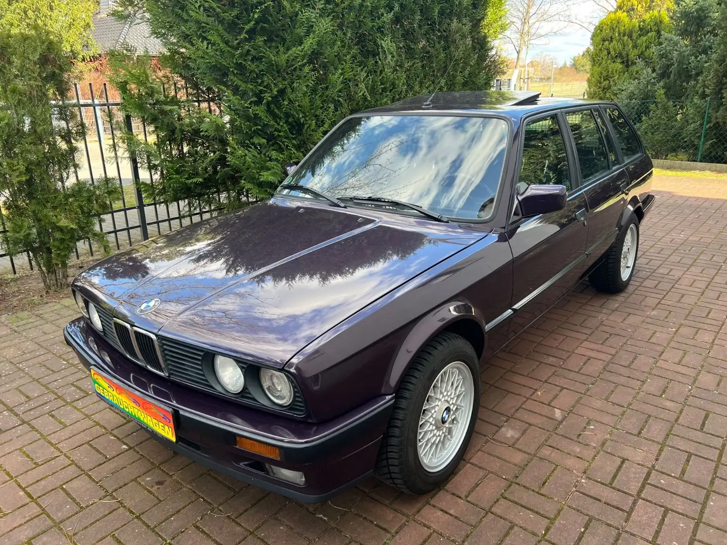 BMW 316 i Touring Design Edition Violet - 2