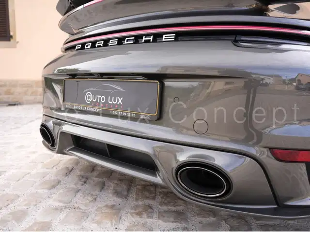 Porsche 911 view 10