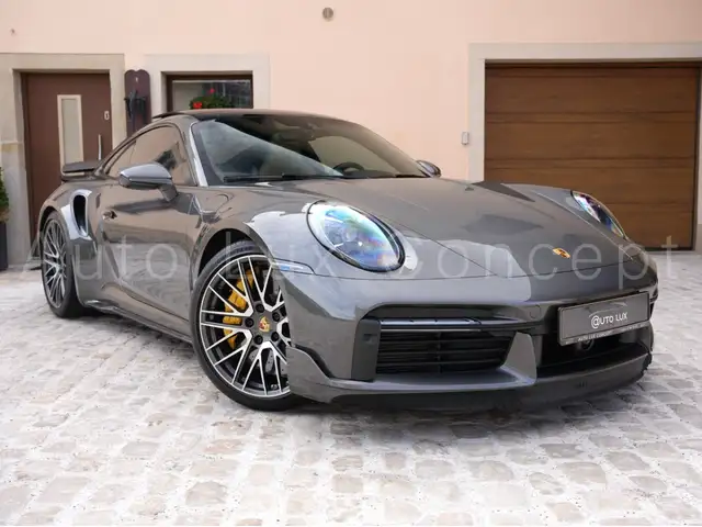 Porsche 911 view 2