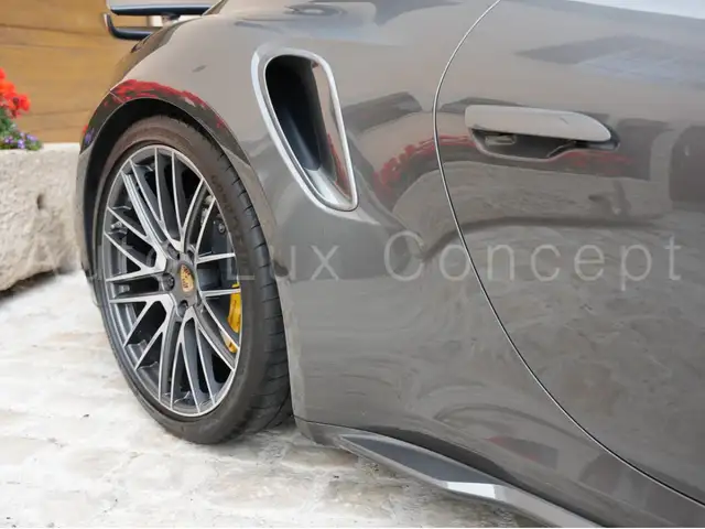 Porsche 911 view 13