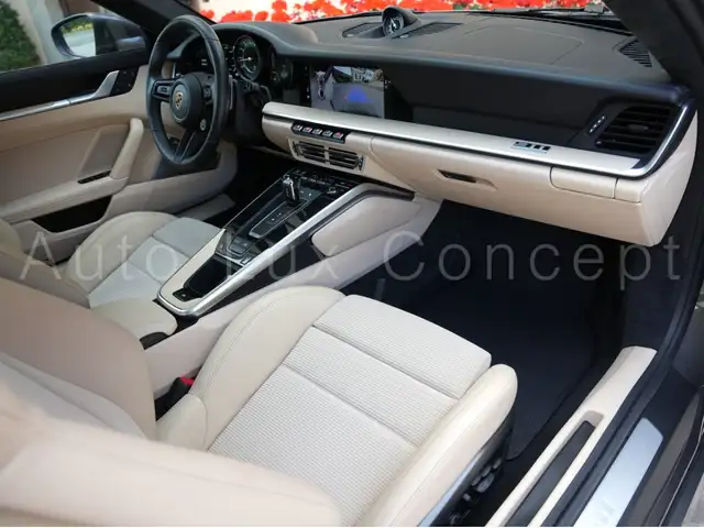 Porsche 911 view 6