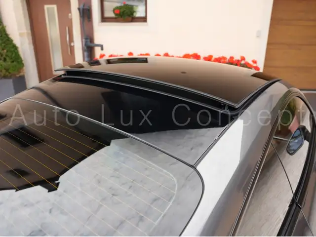 Porsche 911 view 12